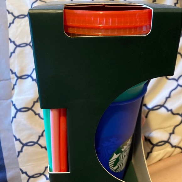 NWT! STARBUCKS COLOR CHANGING SUMMER PRIDE 2020 COLD CUPS REUSABLE 5 PACK 🌈 - Picture 2 of 3